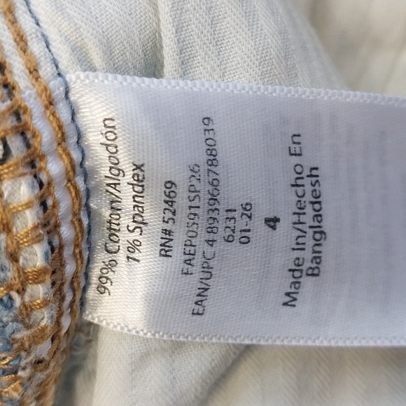 Free Assembly NWT Women's Mid-Rise Wide Hem Barrel Jeans Sz 4 Med Lt Blue Wash - Picture 8 of 10